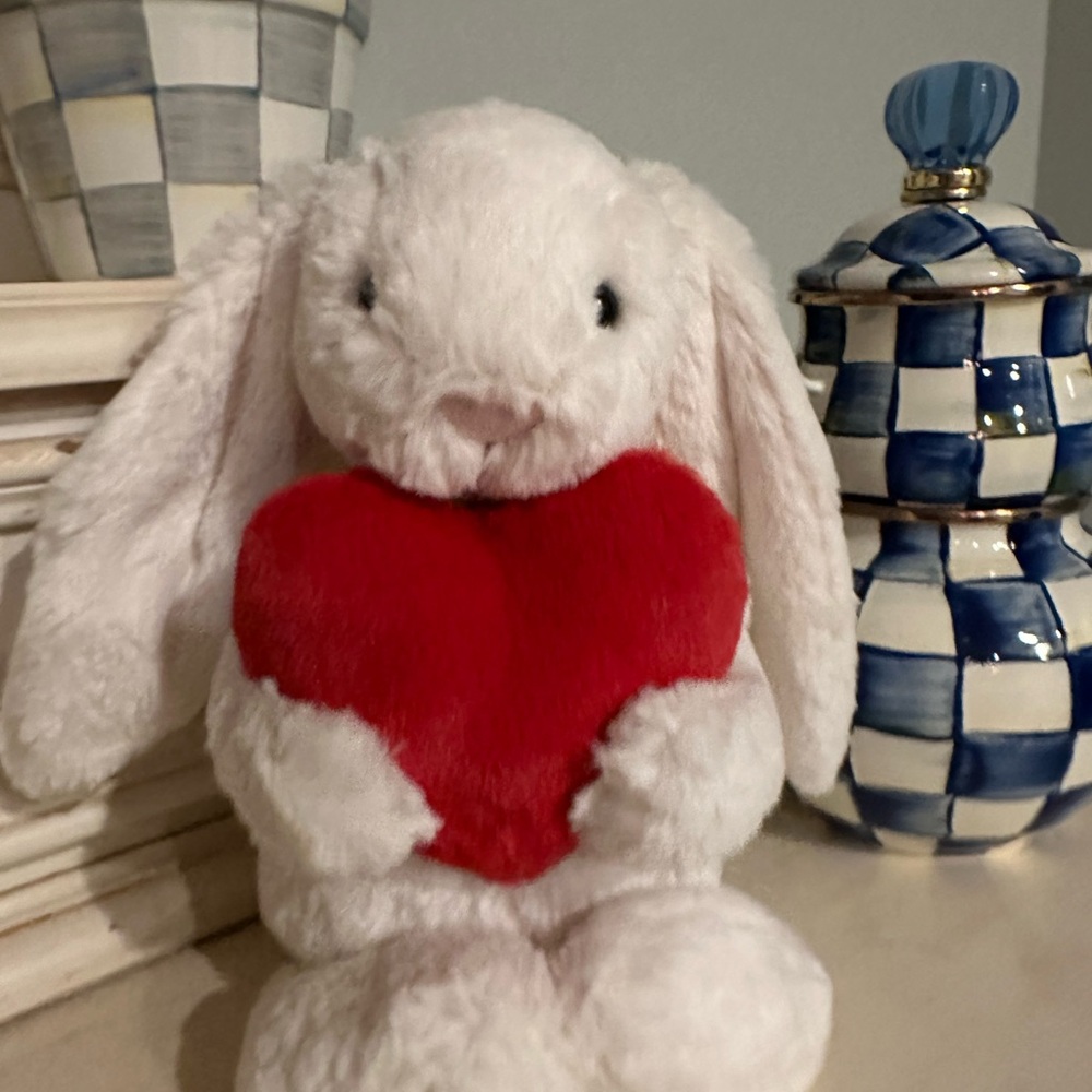 Jellycat Bashful Red Love Heart Bunny
12" NWT